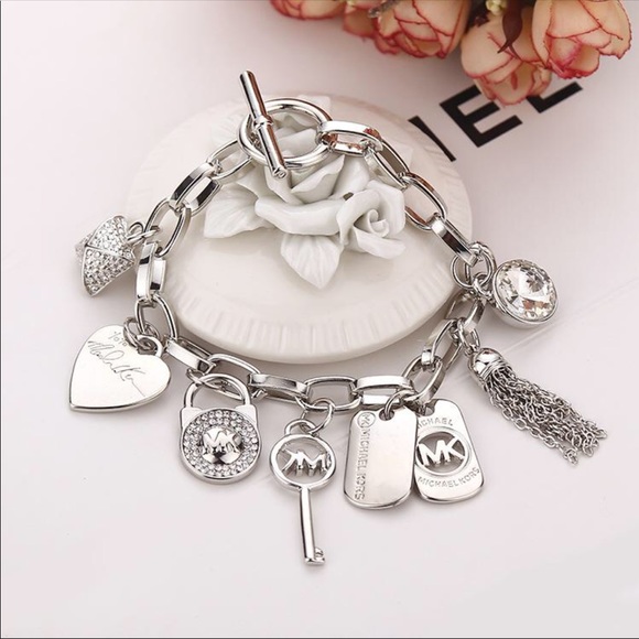 Jewelry - Fashion charm bracelet. Silver